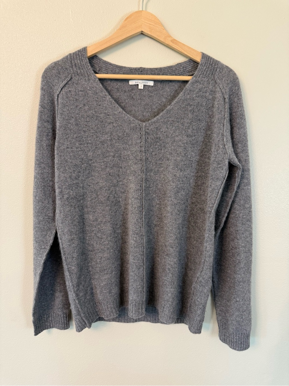 Bella Jones 100% Cashmere Gray V Neck Sweater French Luxury Knit Size M/L